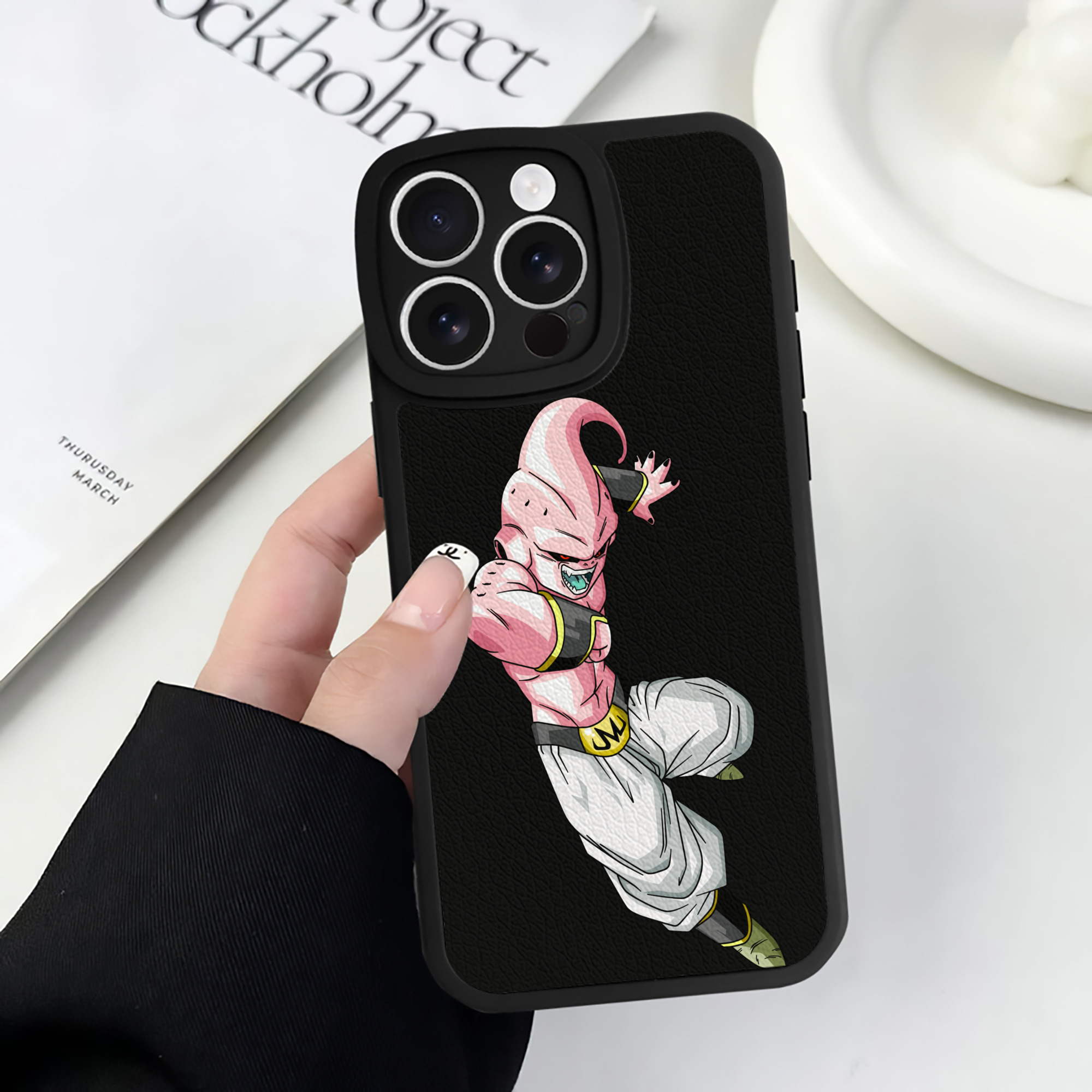 （画像用） ドラゴンボール 魔人ブウ DRAGON BALL Majin Buu 【iPhone 16シリーズ対応】シリコンスマホケース（レザー調） 材質：シリコン